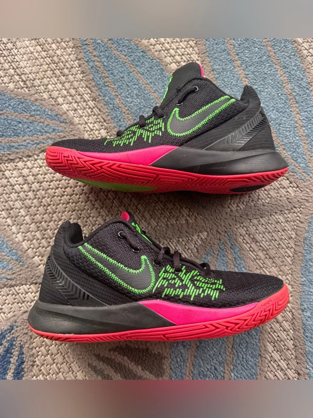 Nike Boys Kyrie Flytrap ll AQ3412-005 Black Pink Basketball Sneakers Size 4Y